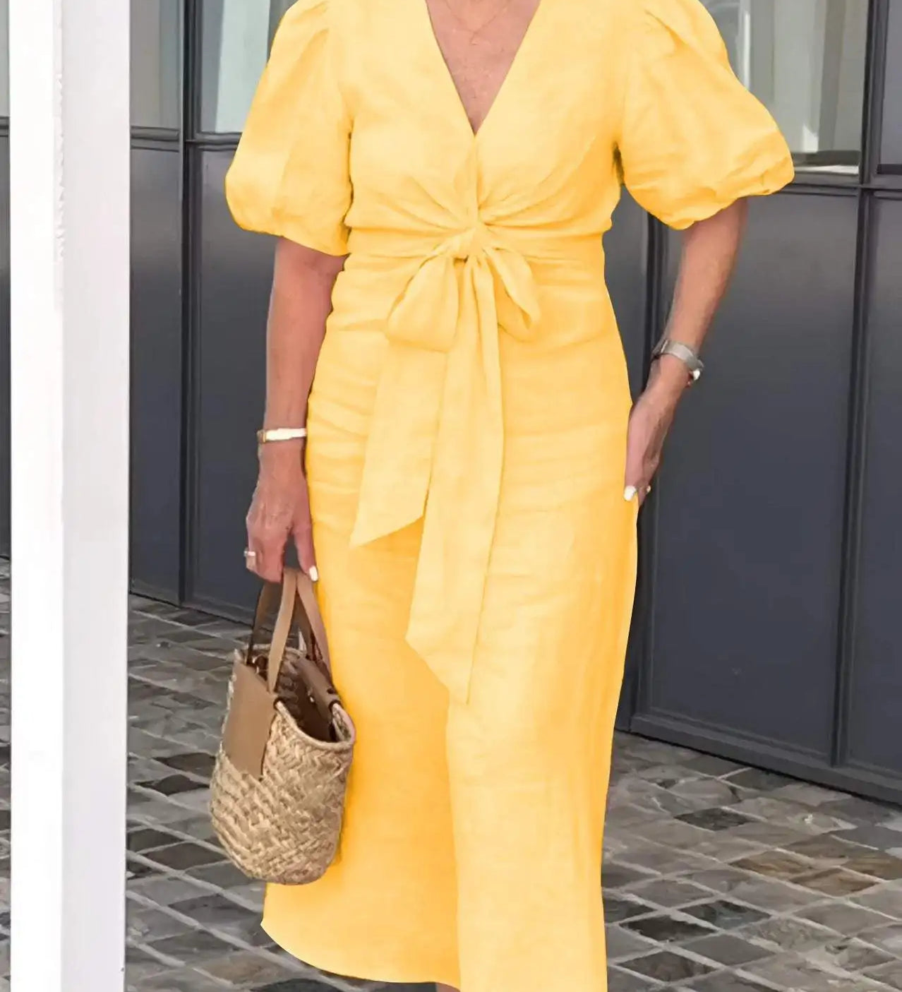 LYNORA | ELEGANTE ABITO MIDI CON SCOLLO A V