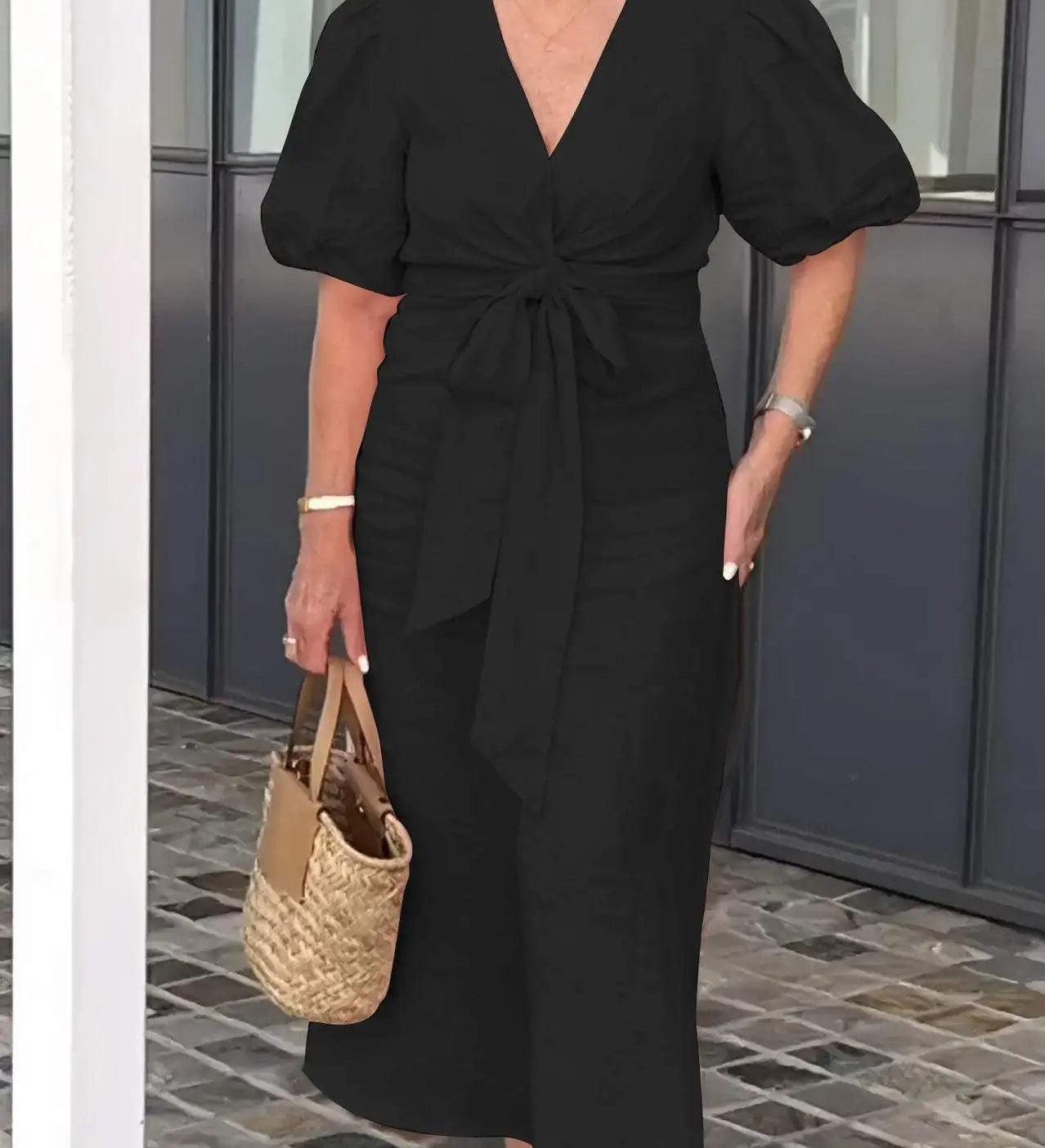 LYNORA | ELEGANTE ABITO MIDI CON SCOLLO A V