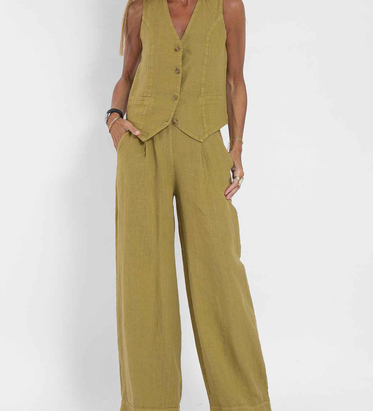 Aira - Gilet con Bottoni e Pantaloni Larghi
